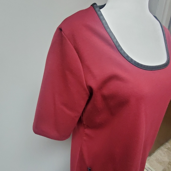 💥3 for $15💥Ricki's Burgundy shift dress with front pocket detail - Picture 2 of 9